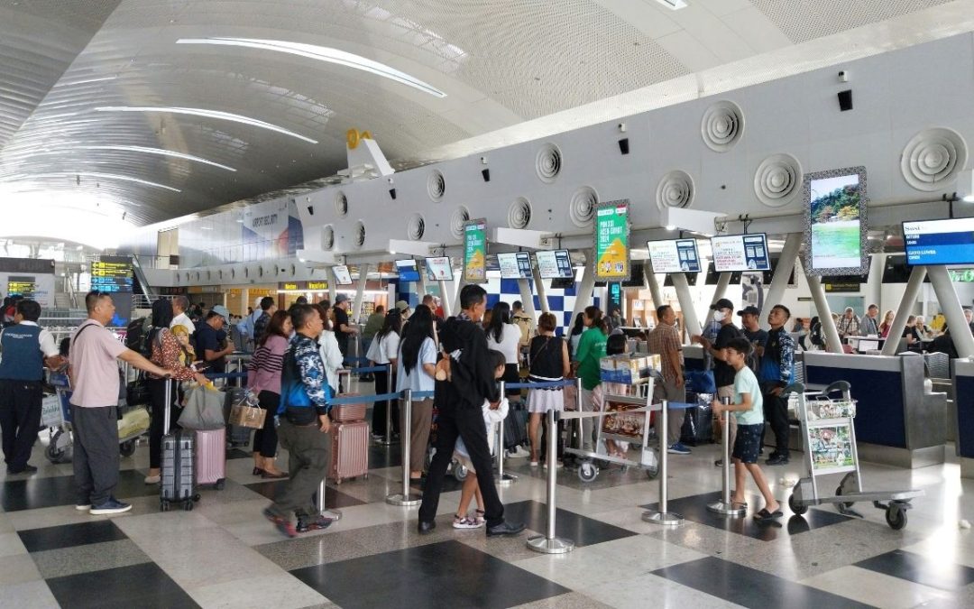 The Futile Campaign to Make Travelleres Dress Better on Planes
