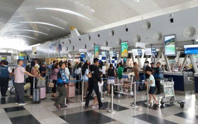 Home 1 The Futile Campaign to Make Travelleres Dress Better on Planes
