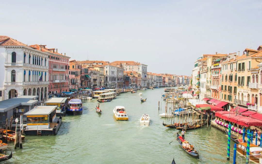 11 High-End Destinations Where Courtesy Has Completely Disappeared