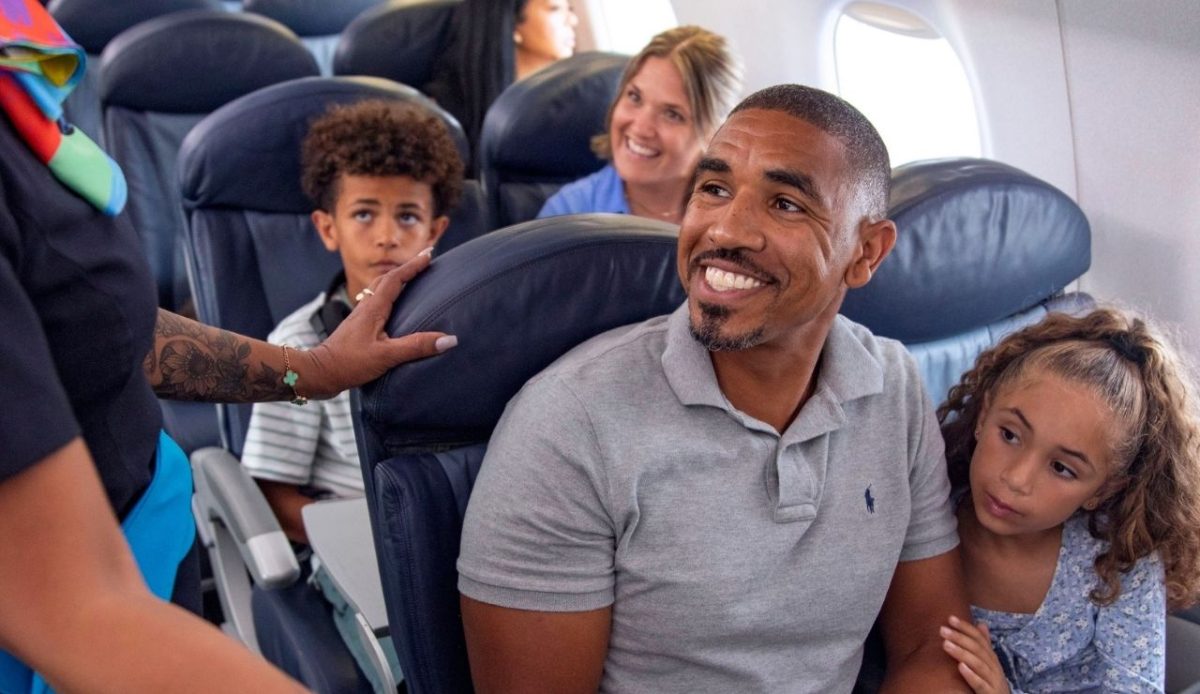 bermudl airline crew         