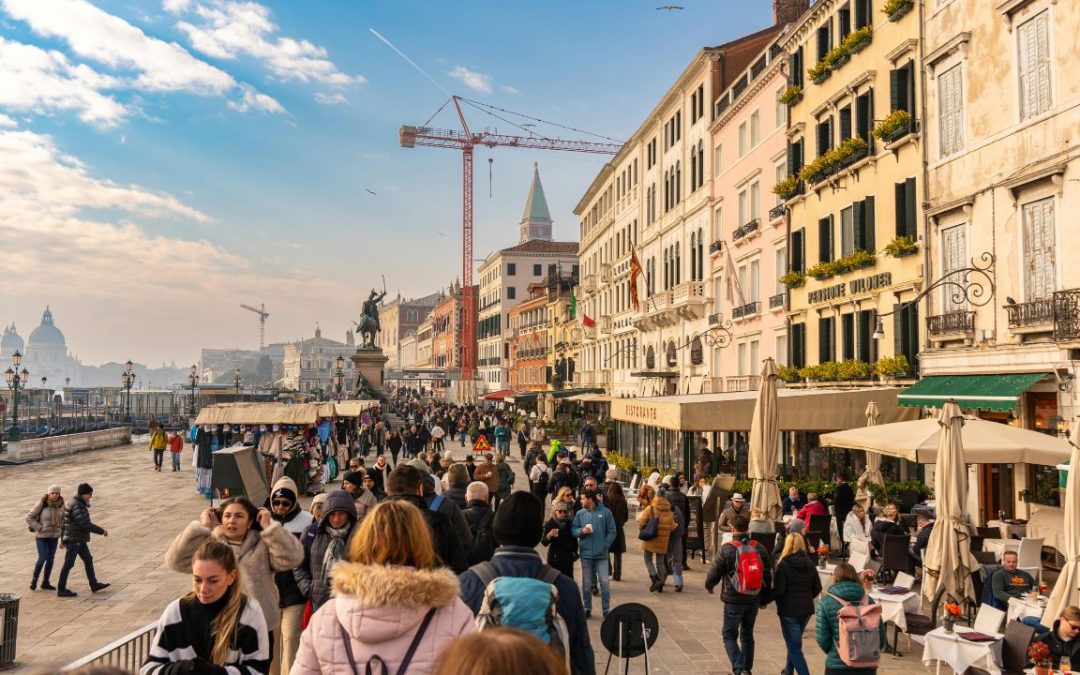 9 Summer Destinations That Look Dreamy Online But Often Disappoint in Real Life