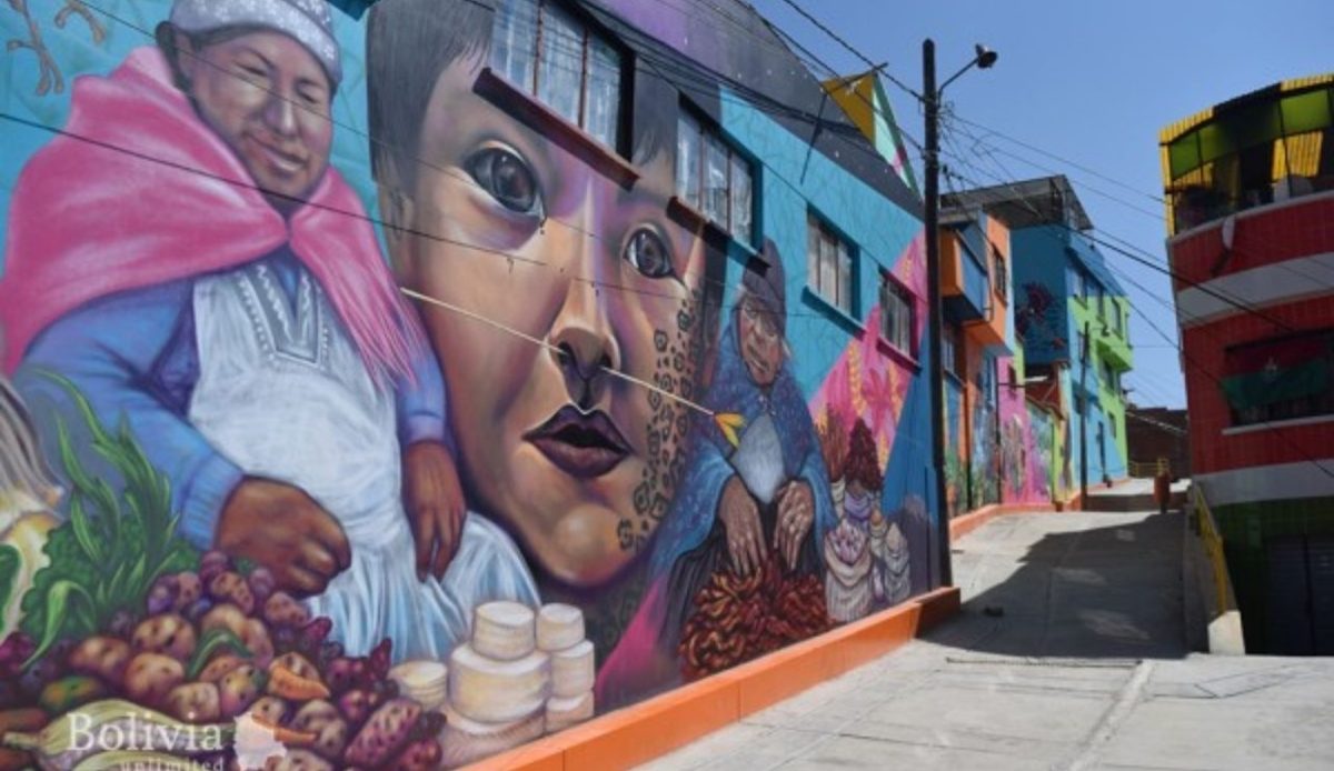 murals in La Paz                              