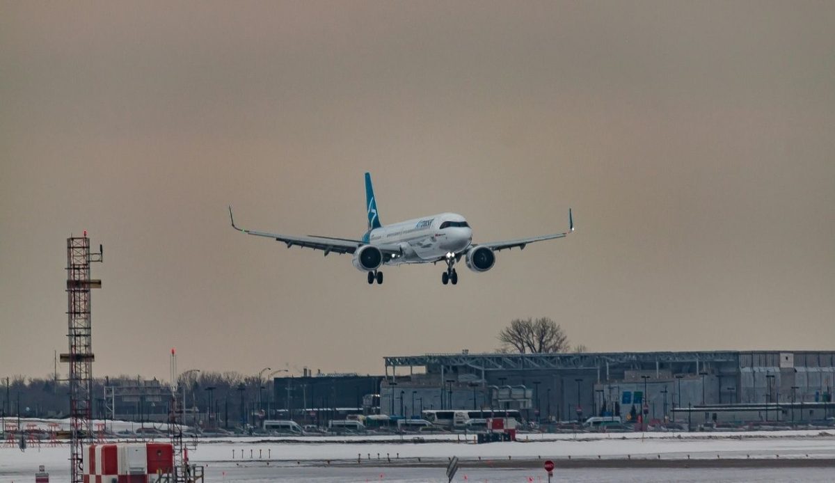 Small Cities Are Being Stranded by 11 U.S. Airports Cutting Late Flights 11 plane landing