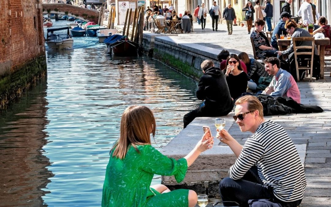 10 Romantic Destinations Around the World That Couples Keep Falling in Love With