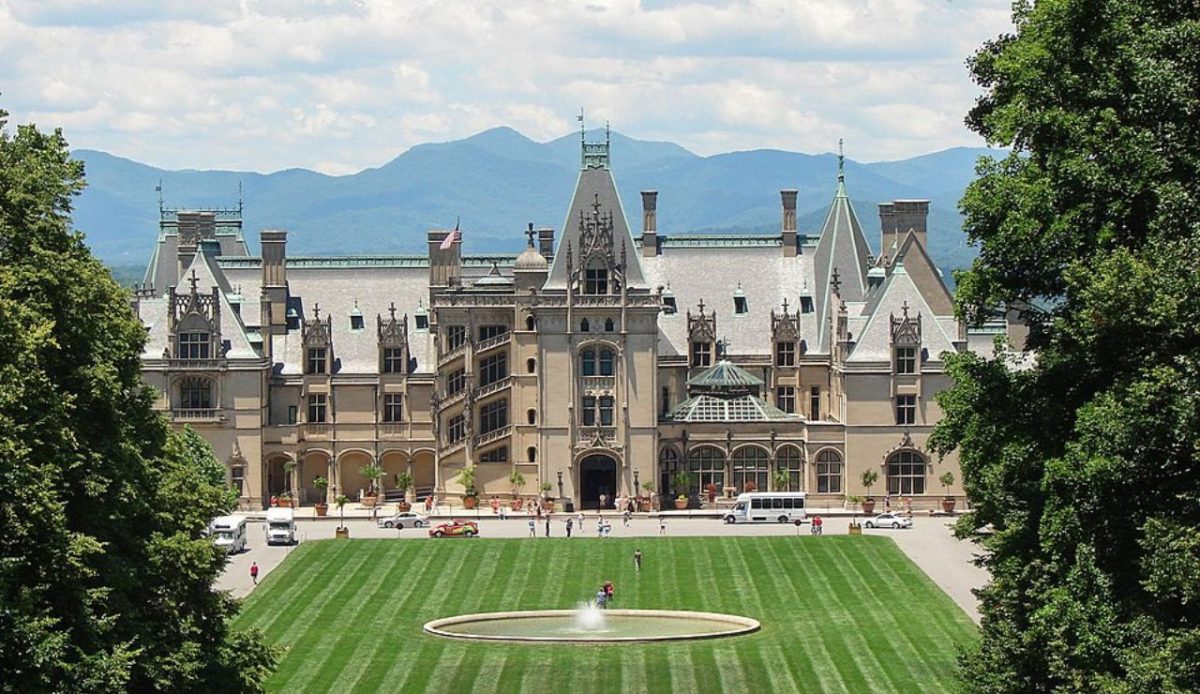 11 U.S. History Sites Tourists Say Have Become Too Corporate 7 Front of Biltmore Estate, Asheville