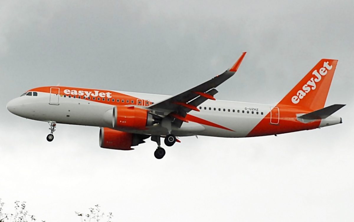 9 Airlines Eliminating Paper Boarding Passes and Frustrating Travelers 5 EasyJet