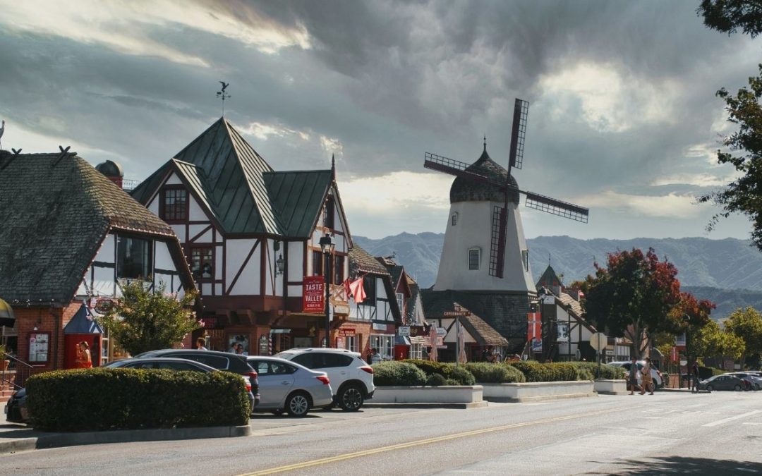12 Heritage Towns in America Locals Say Are Turning Into Theme Parks