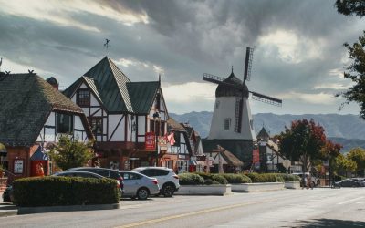12 Heritage Towns in America Locals Say Are Turning Into Theme Parks