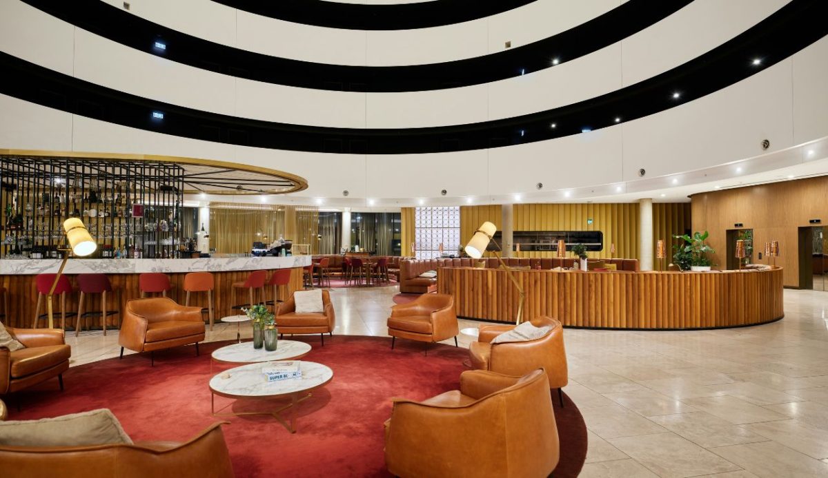 7 Airport Lounges Humiliating You 1