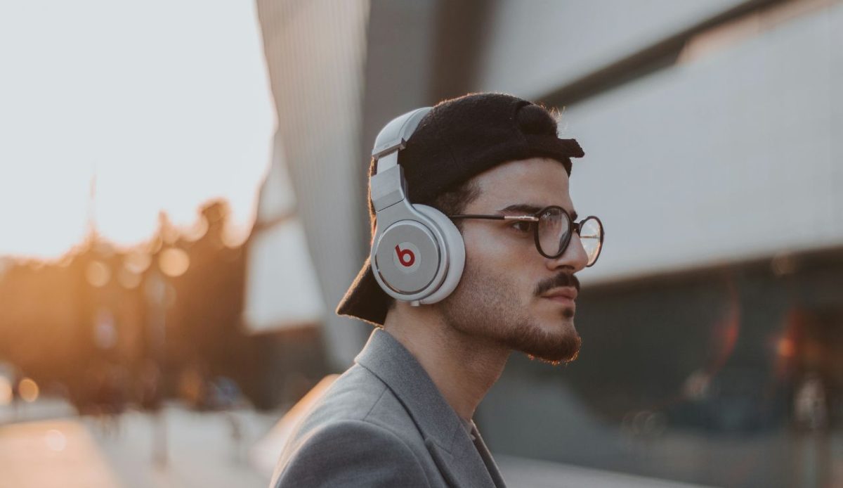 7 Airport Lounges Humiliating You 2