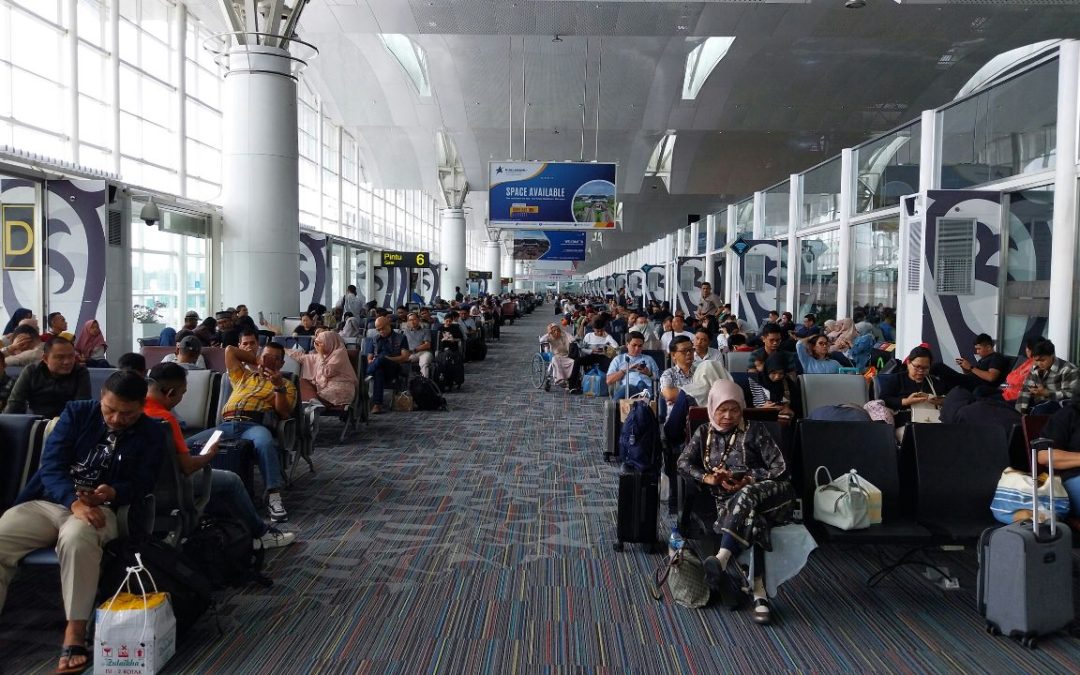7 Airport Lounges Humiliating You