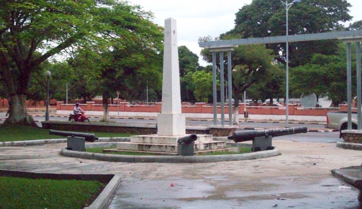 Jonas Savimbi (Luena, Angola)