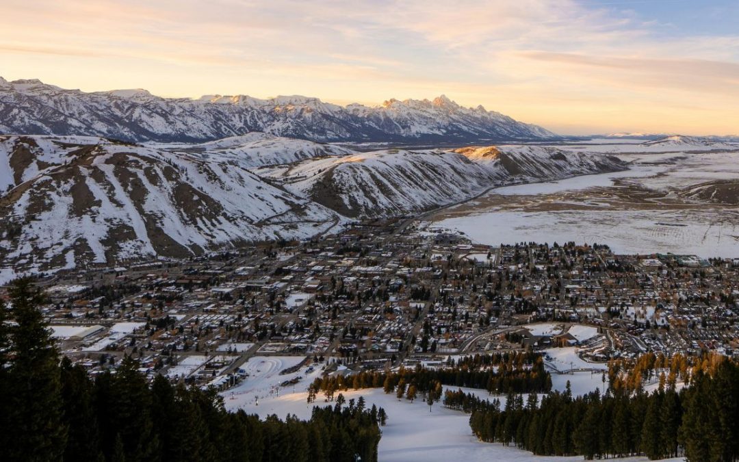 10 U.S. Vacation Towns Where Seasonal Crowds Are Straining Infrastructure