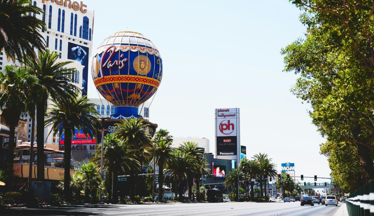 Sidewalk Bottlenecks Along Las Vegas Boulevard