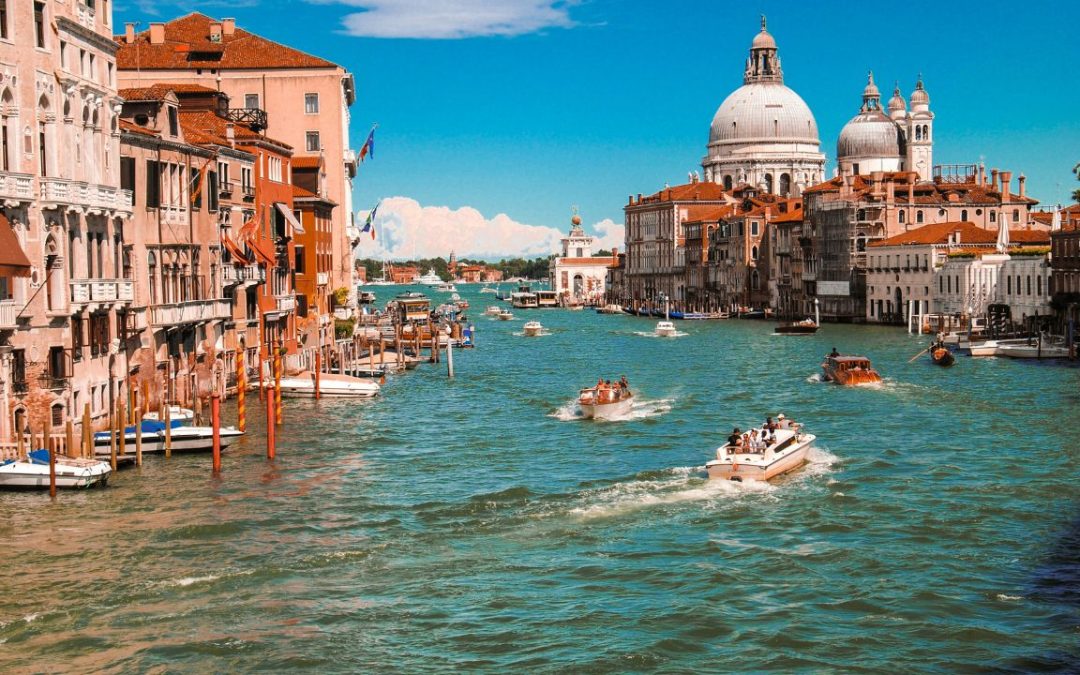 10 Luxury Spots Fleecing Travelers Blind