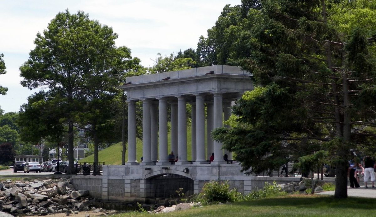 12 American Attractions Accused of Overhyping the Experience 4 Plymouth Rock, Massachusetts