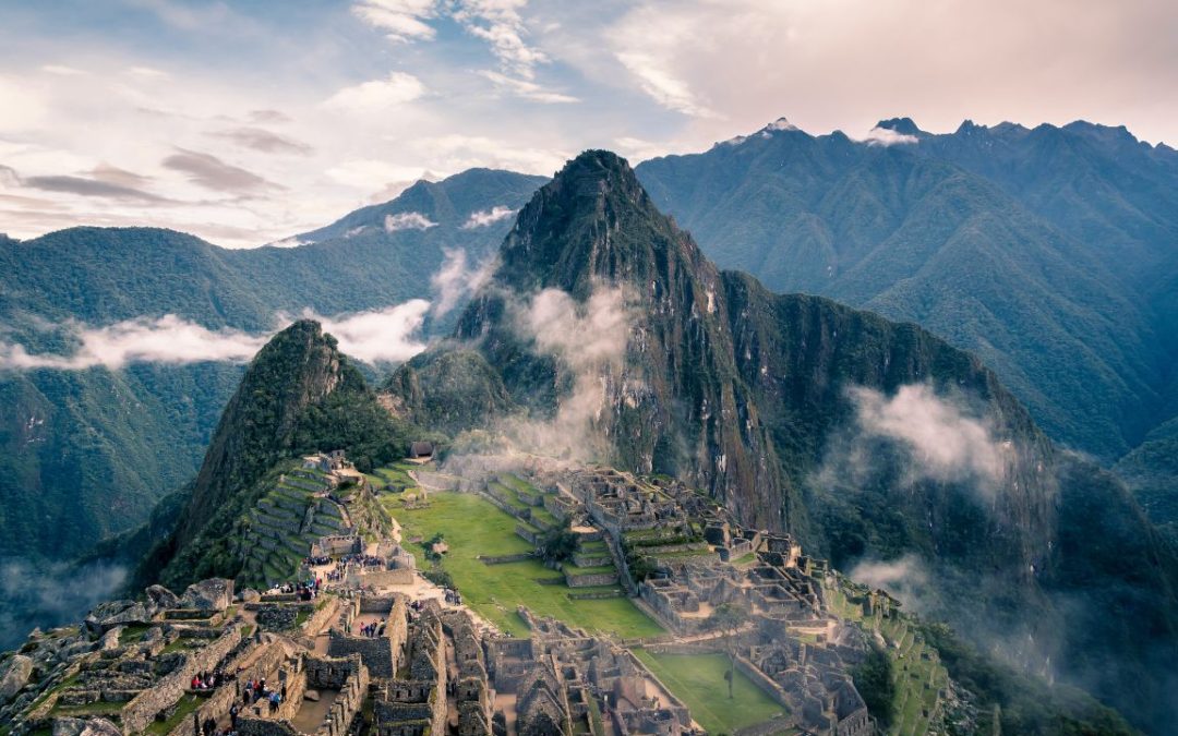 9 Tourist Landmarks Installing Barriers to Control Selfie Crowds