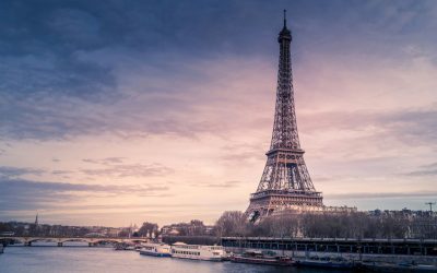 10 Historic Landmarks Critics Say Feel More Commercial Than Cultural