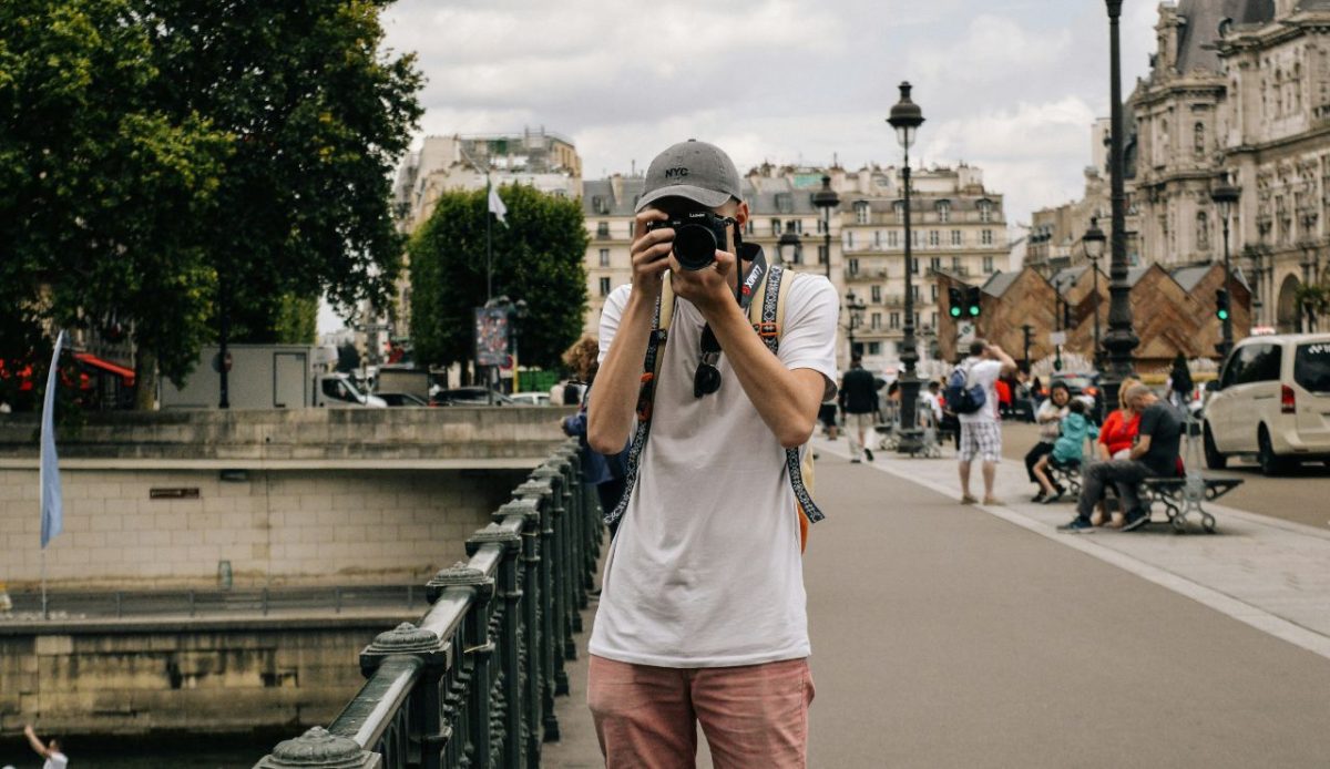 Qatar: Filming or photographing people without consent can be penalized