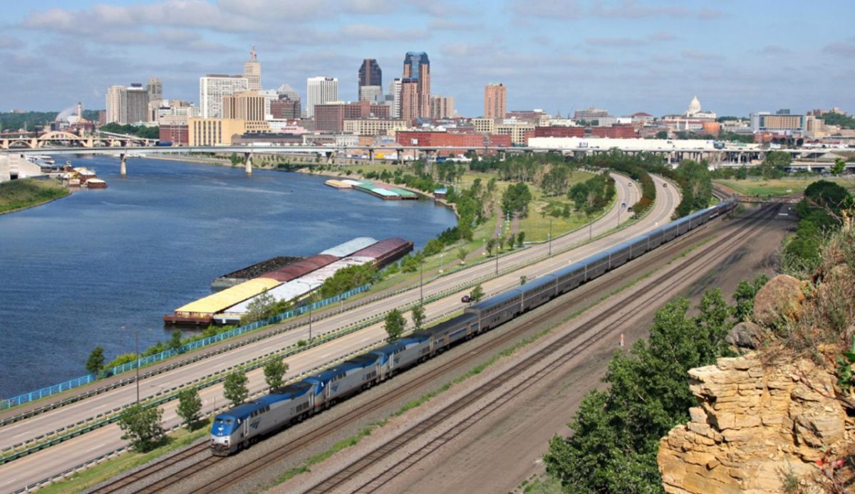  Amtrak Empire Builder (Chicago–Seattle/Portland)