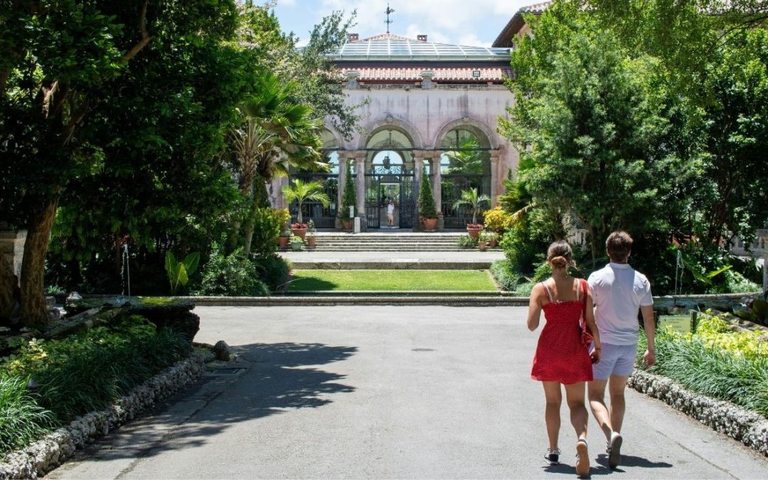 9 Major Attractions Now Charging Extra Fees for Photos