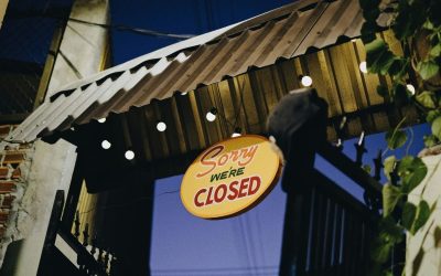 8 Classic Roadside Chains Disappearing From American Highways