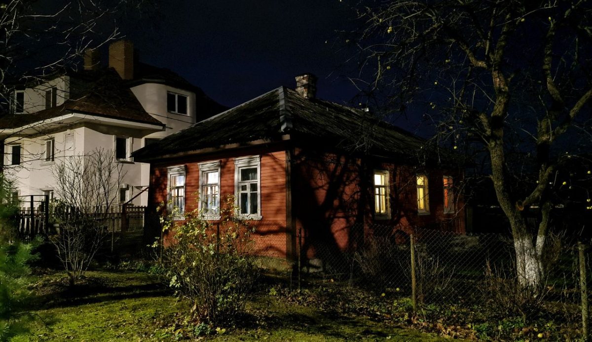 9 Home Defense Mistakes People Don’t Realize They’re Making 2