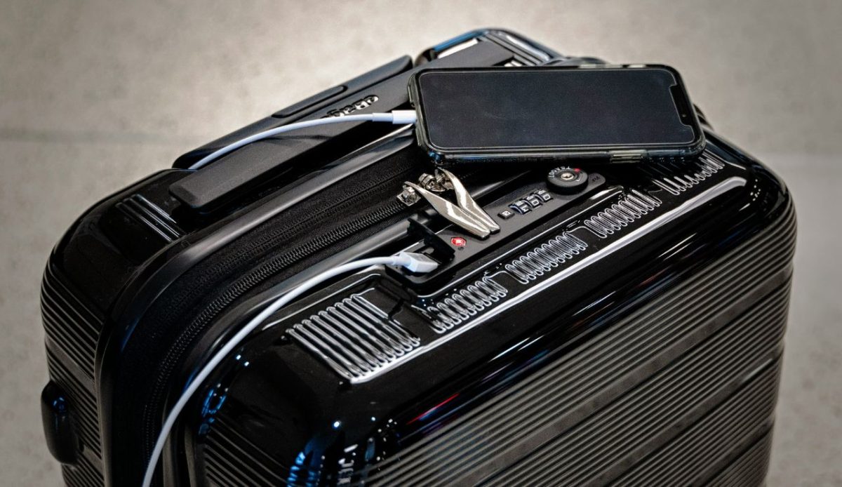 Smart Luggage Promises Seamless Travel Until Tech Failures Disrupt Entire Trips 1