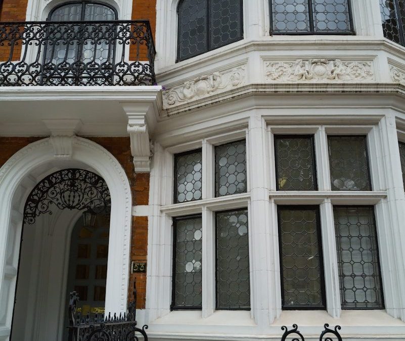 10 Things Travelers Should Know About Life in the USA and Russia 5 a large white building with a black iron fence