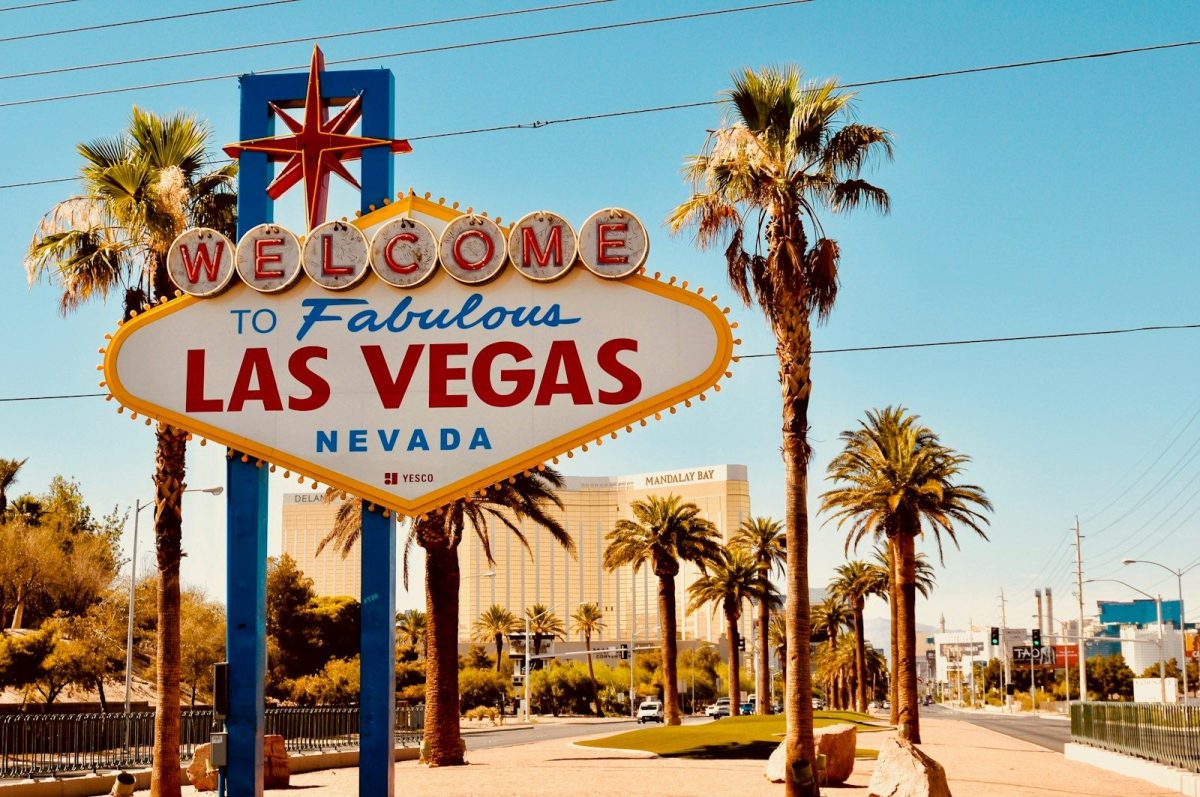 8 Reasons Circus Circus in Las Vegas Gets So Much Criticism. Should You Travel There? 1 welcome to fabulous las vegas nevada signage