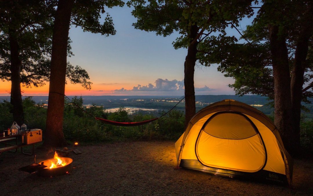 8 Ways to Stay Warm and Comfortable While Traveling in the Wilderness