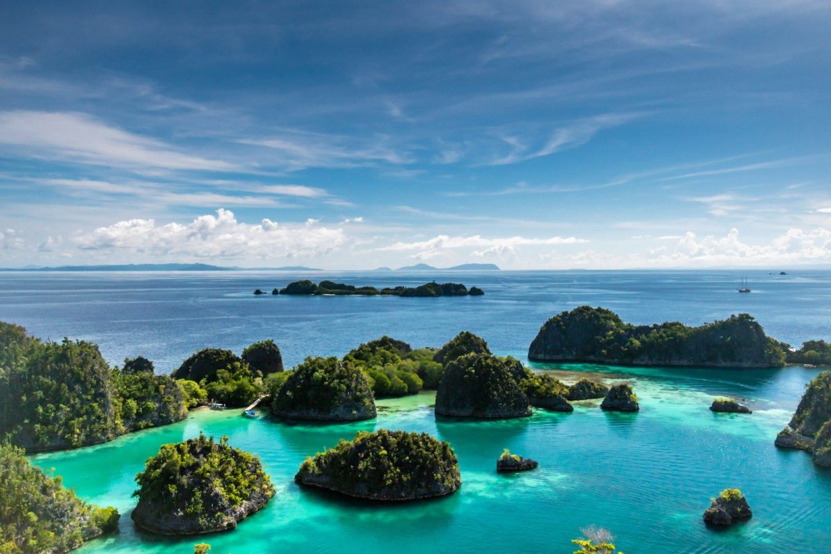 9 Dream Destinations for Ocean Life Enthusiasts 1 islets surrounded by body of water during daytime
