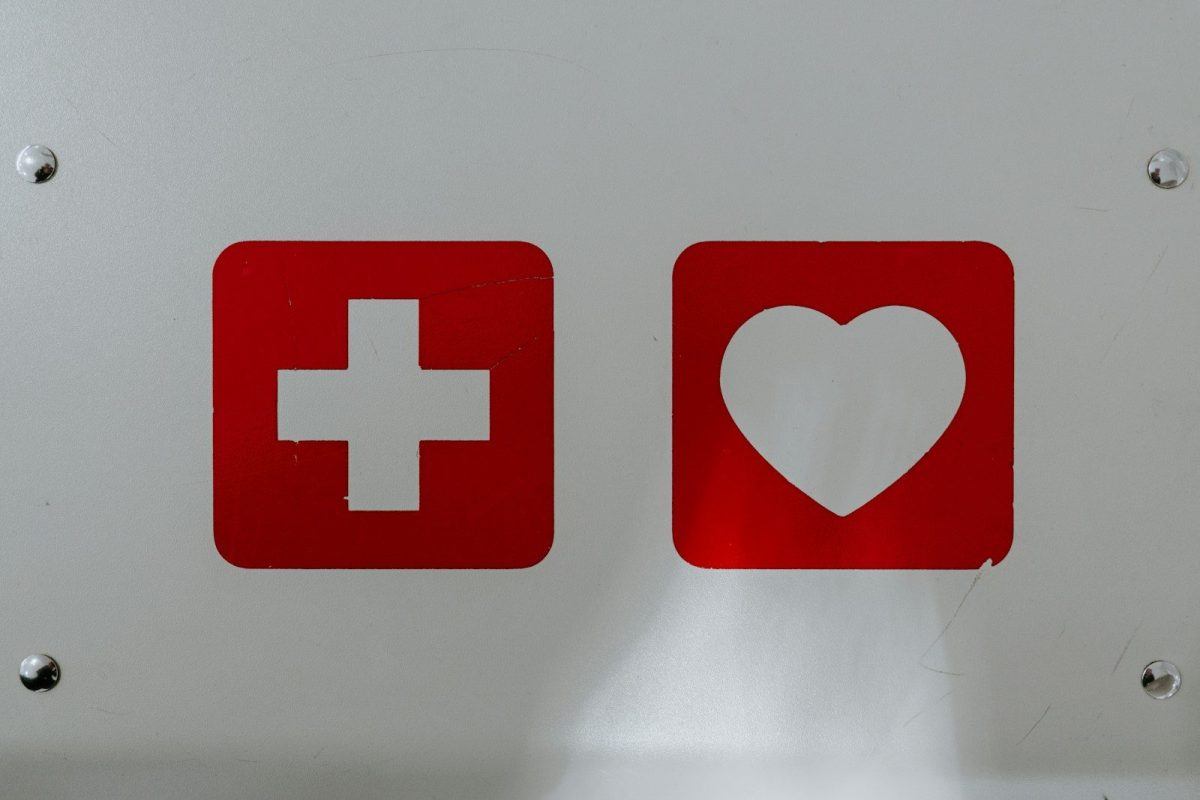 10 Things Travelers Should Know About Life in the USA and Russia 10 red and white x logo