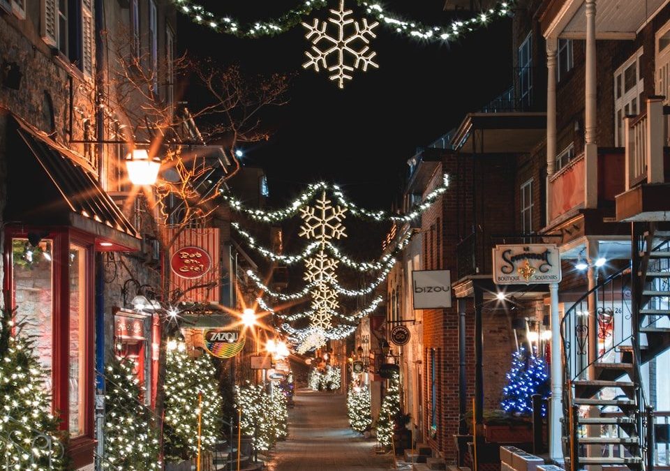 10 Things Travelers Should Know About Life in the USA and Russia 8 a city street is decorated with christmas lights