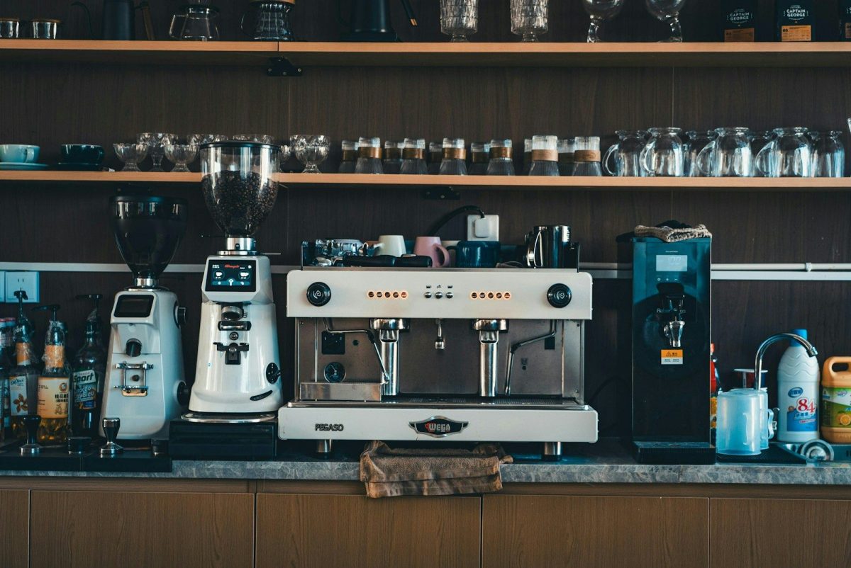 10 Things Travelers Should Know About Life in the USA and Russia 6 Espresso machine and coffee grinder on counter