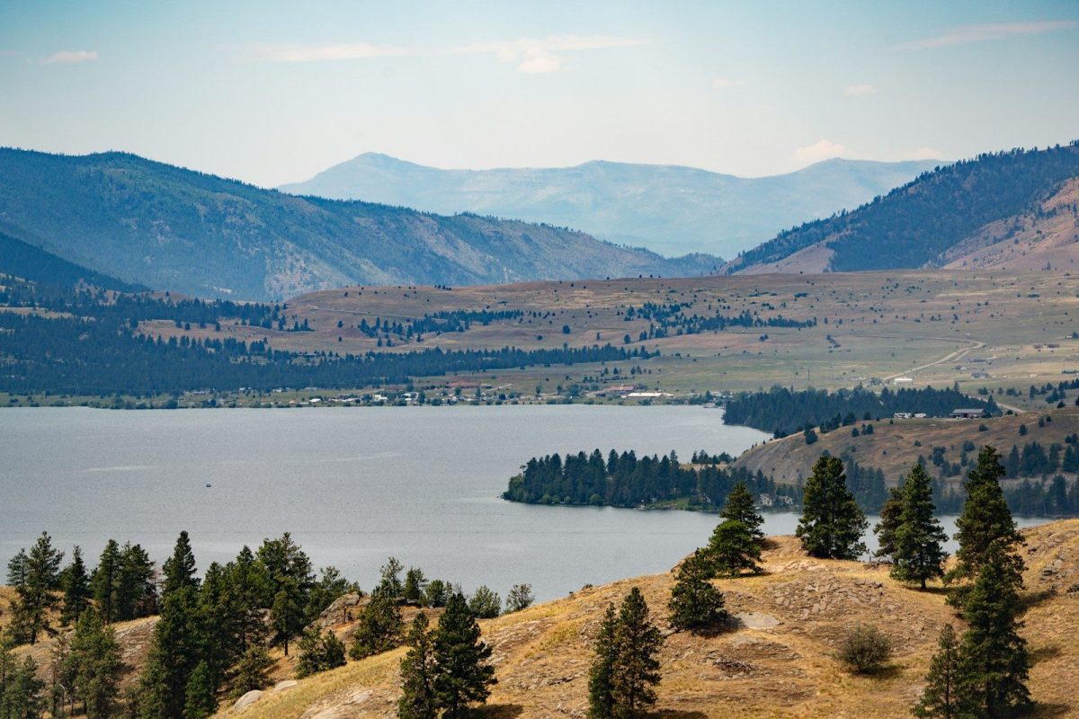 8 Must-Visit Lake Destinations in the U.S. for Summer Travelers 5 A scenic view of a lake surrounded by mountains