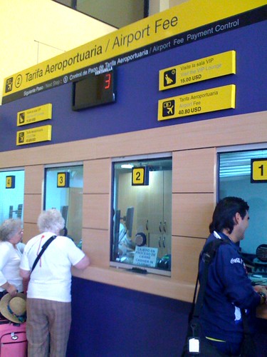 The Airport Scam Waiting After Baggage Claim