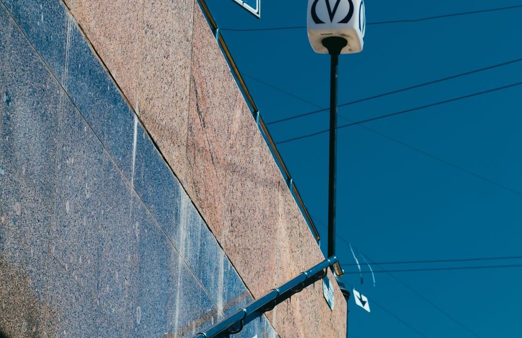 5 Transit Transfer Moves That Help City Visitors Skip the Worst Waits 3 A low angle view of an urban staircase leading outdoors with a pedestrian sign.