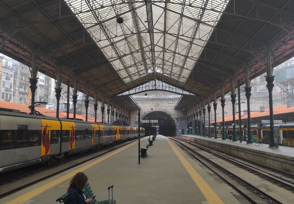 5 Luggage Storage Moves That Can Rescue the Awkward Last Day of a Trip 2 A grand indoor train station with travelers and trains at platforms.
