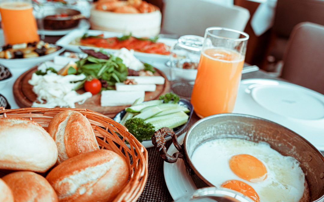 5 Vacation Foods Worth Stopping For Before the Bill Adds Up