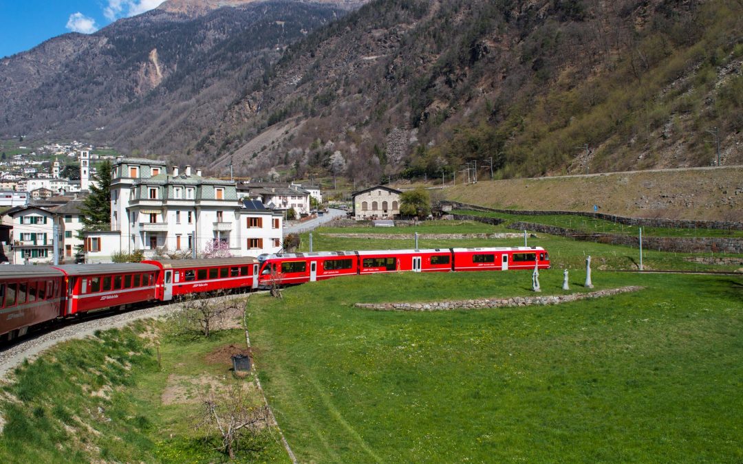 5 Beautiful Train Rides That Slip Past Tiny Towns Most Travelers Never See